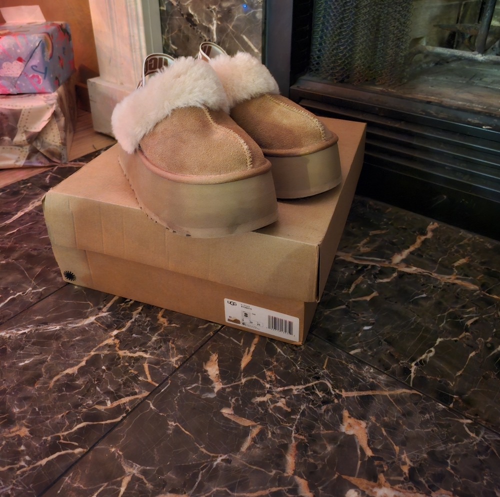 UGG Funkette Platform Slipper